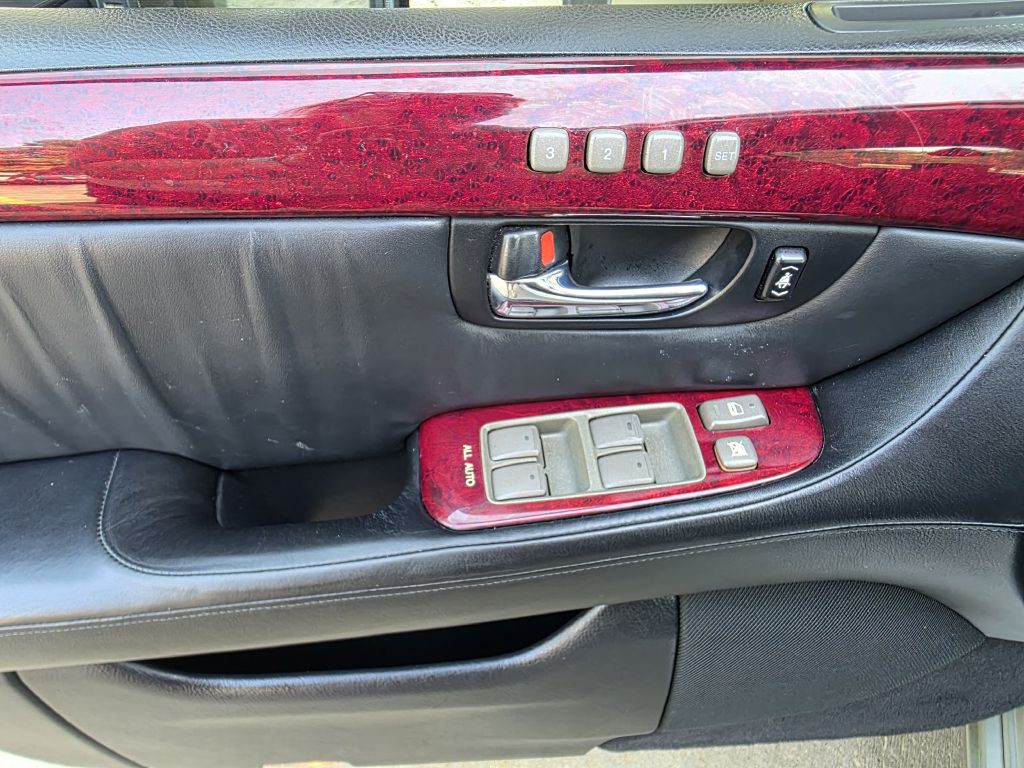 2002 Lexus LS Image 14