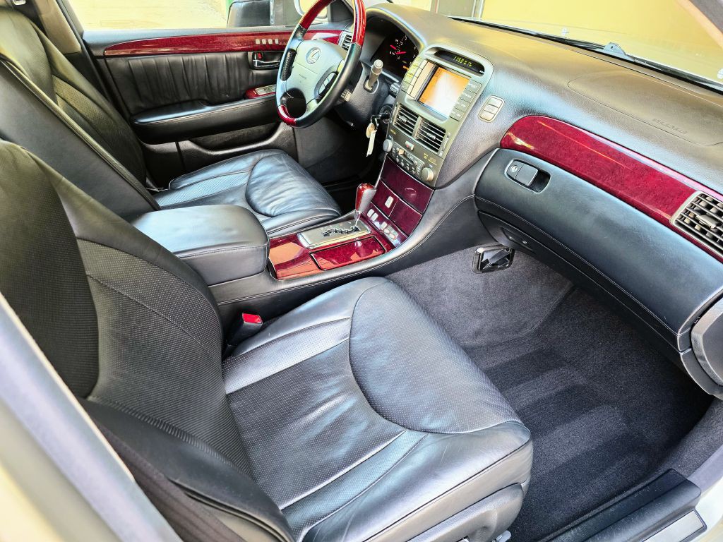 2002 Lexus LS Image 15