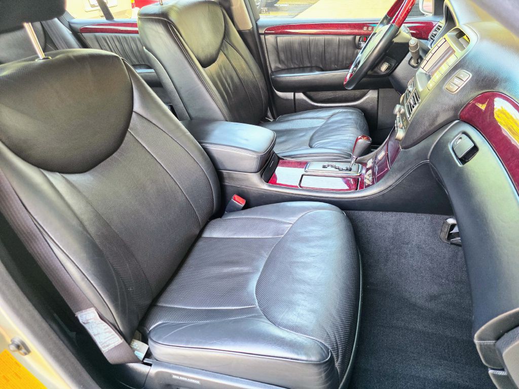 2002 Lexus LS Image 16