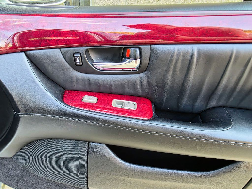 2002 Lexus LS Image 19