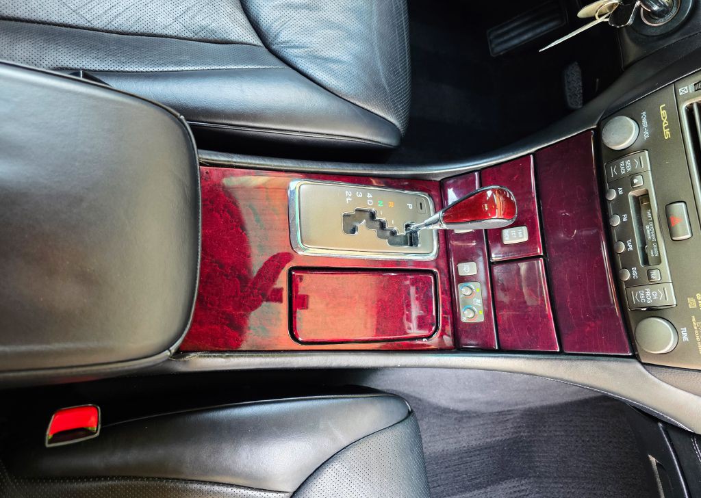 2002 Lexus LS Image 20