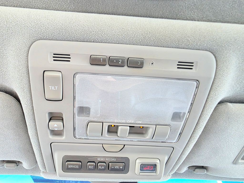 2002 Lexus LS Image 25