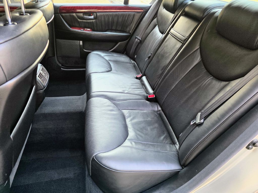 2002 Lexus LS Image 30