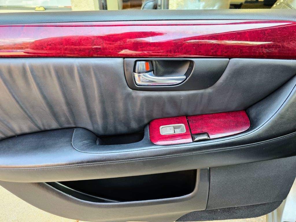 2002 Lexus LS Image 32