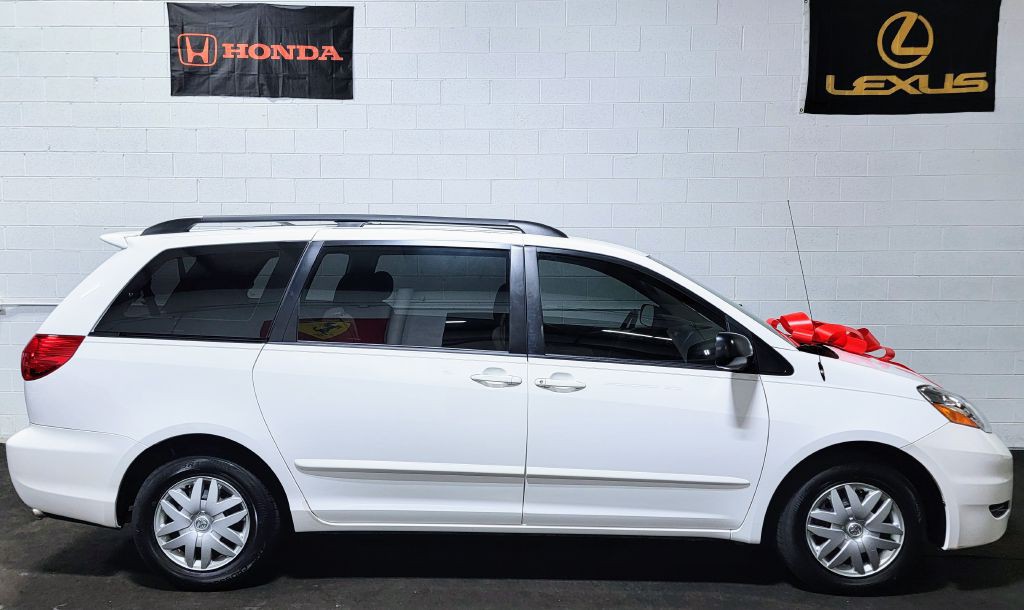 2007 Toyota Sienna Image 2
