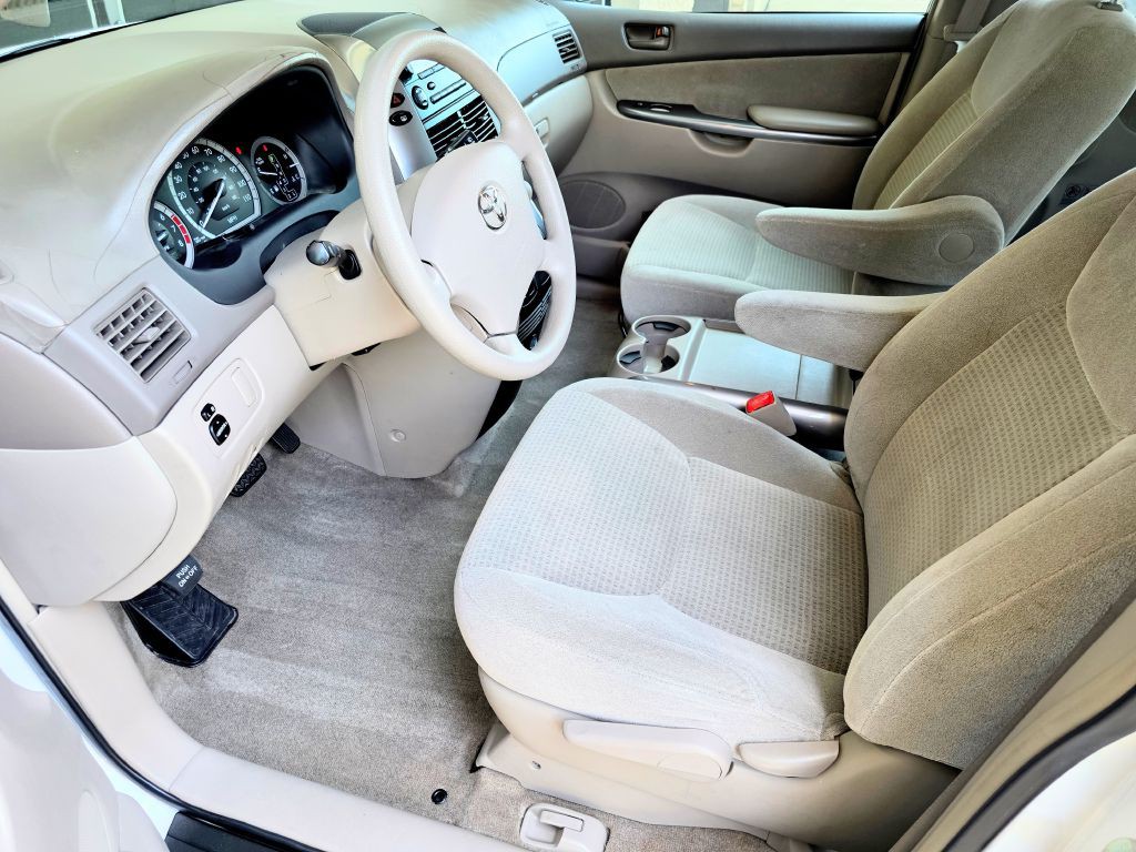 2007 Toyota Sienna Image 7