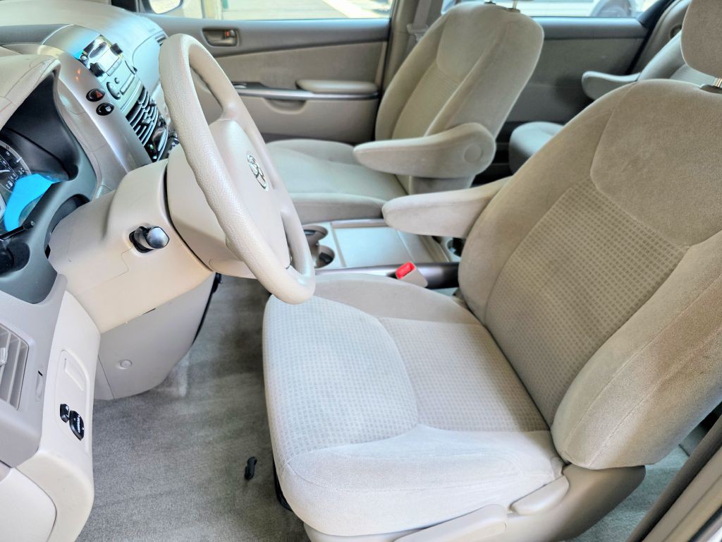 2007 Toyota Sienna Image 8