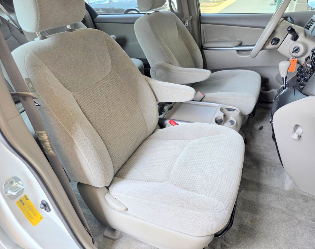 2007 Toyota Sienna Image 11