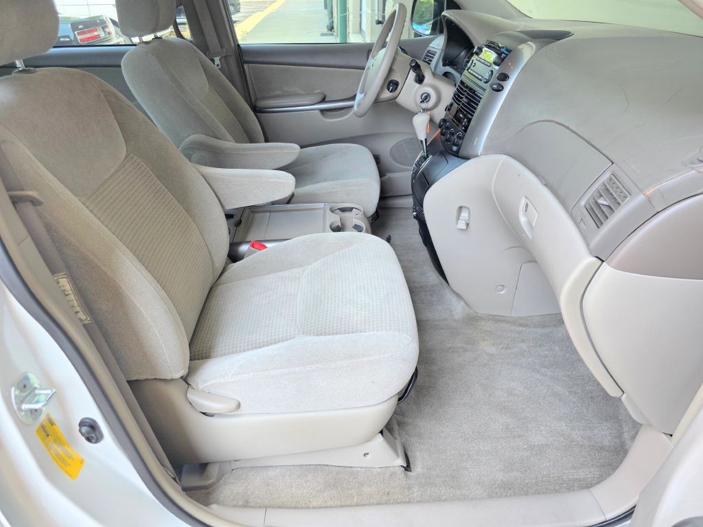 2007 Toyota Sienna Image 12
