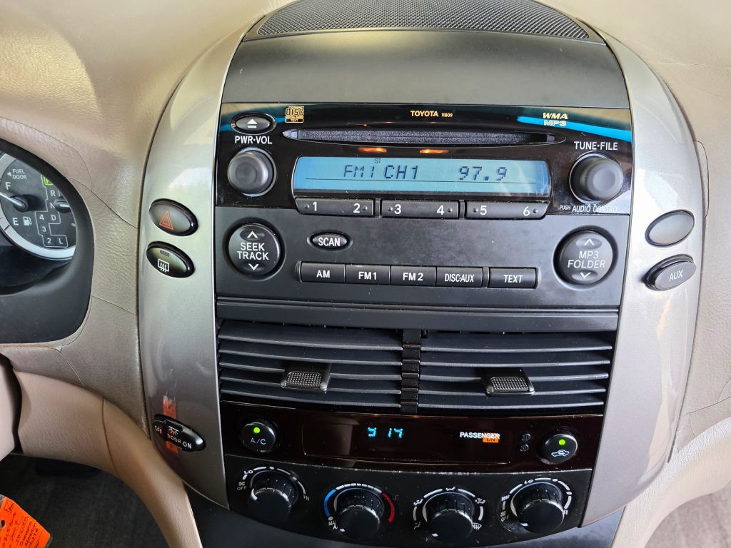2007 Toyota Sienna Image 14