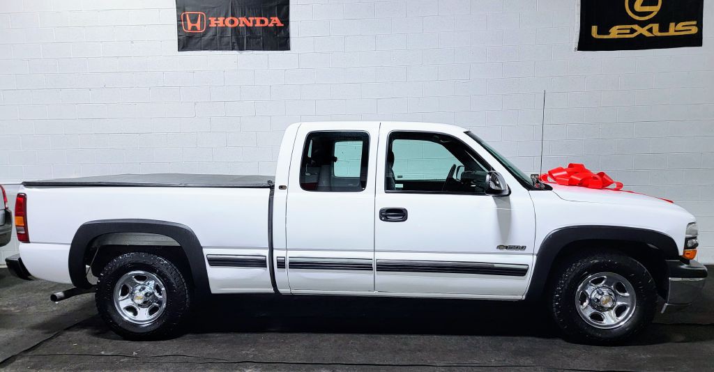2001 Chevrolet Silverado 1500 Image 2