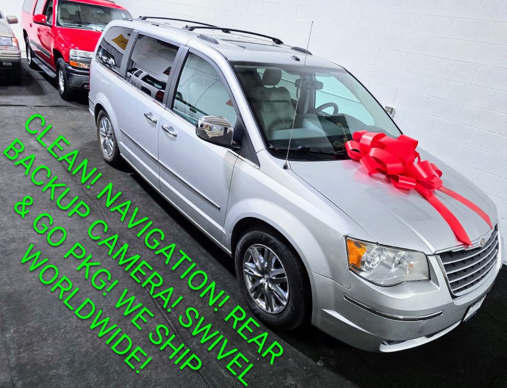 2008 Chrysler Town & Country Image 1