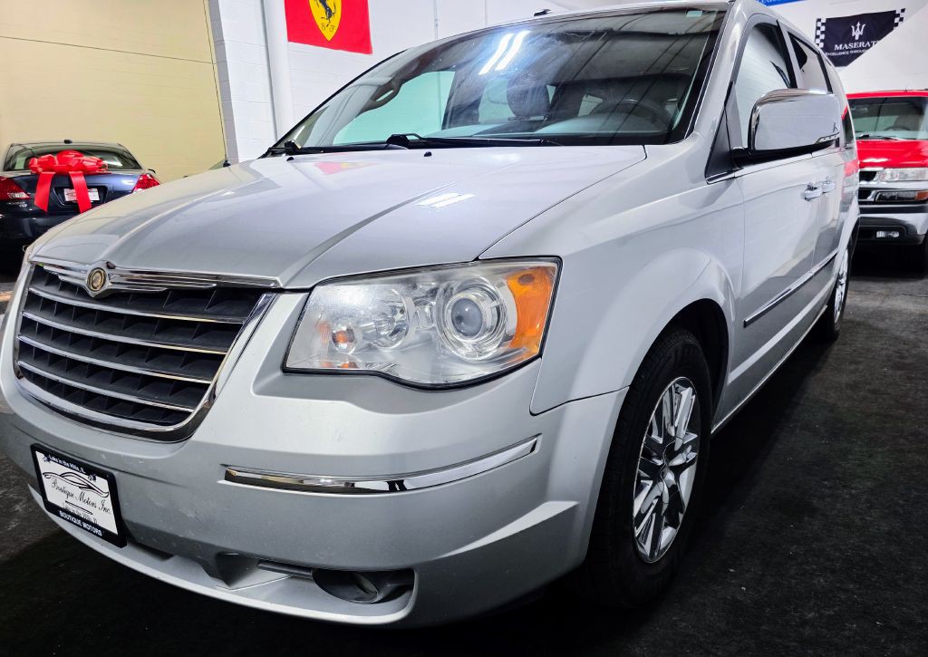 2008 Chrysler Town & Country Image 6