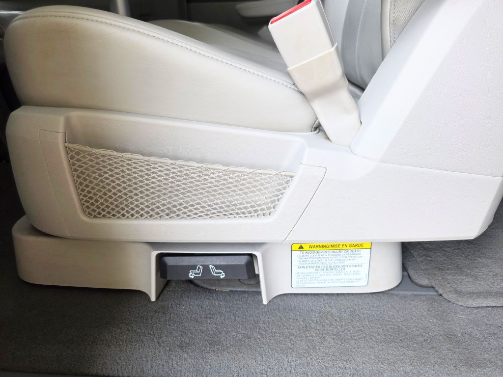 2008 Chrysler Town & Country Image 18