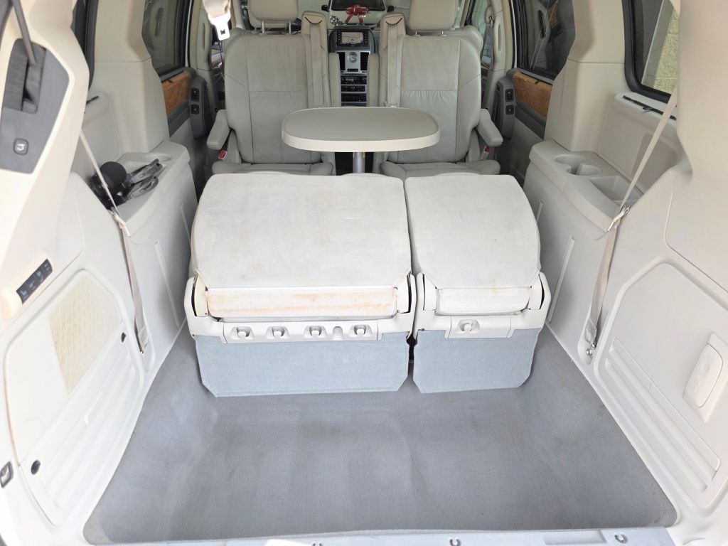 2008 Chrysler Town & Country Image 21