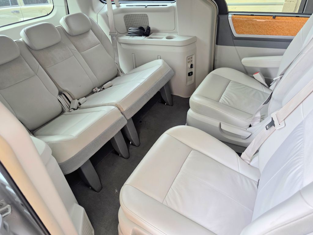 2008 Chrysler Town & Country Image 25