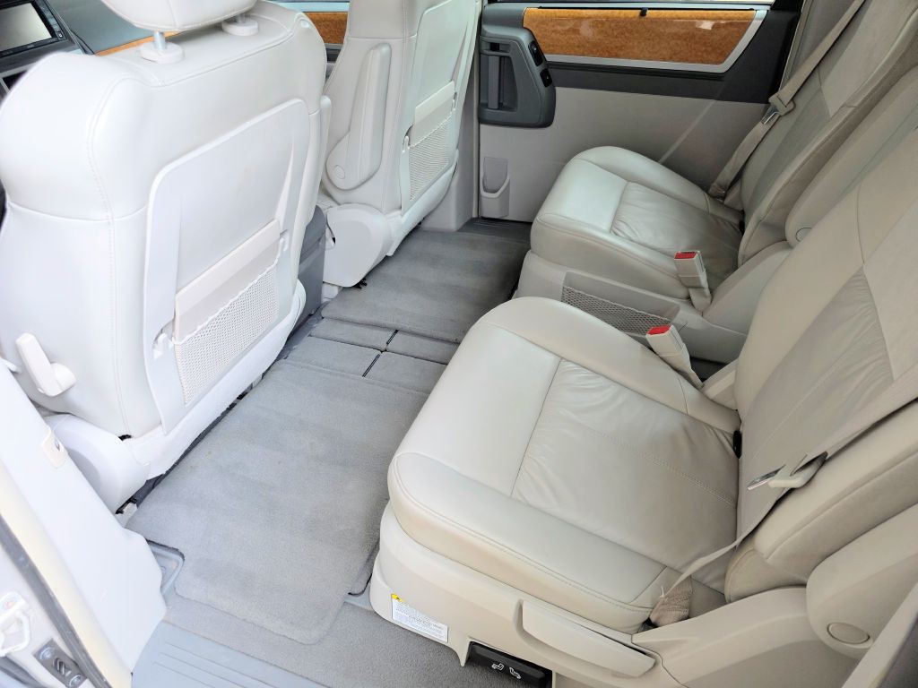 2008 Chrysler Town & Country Image 26