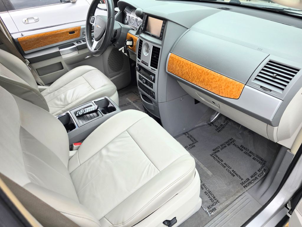 2008 Chrysler Town & Country Image 31