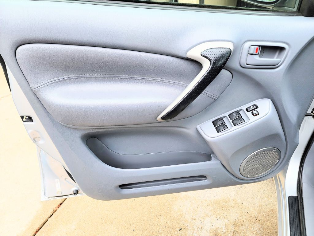 2002 Toyota Rav4 Image 11