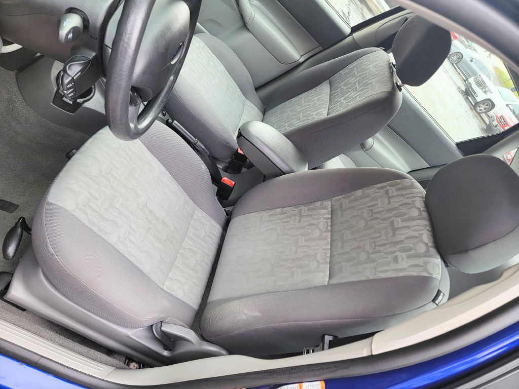 2005 Ford Focus Image 6