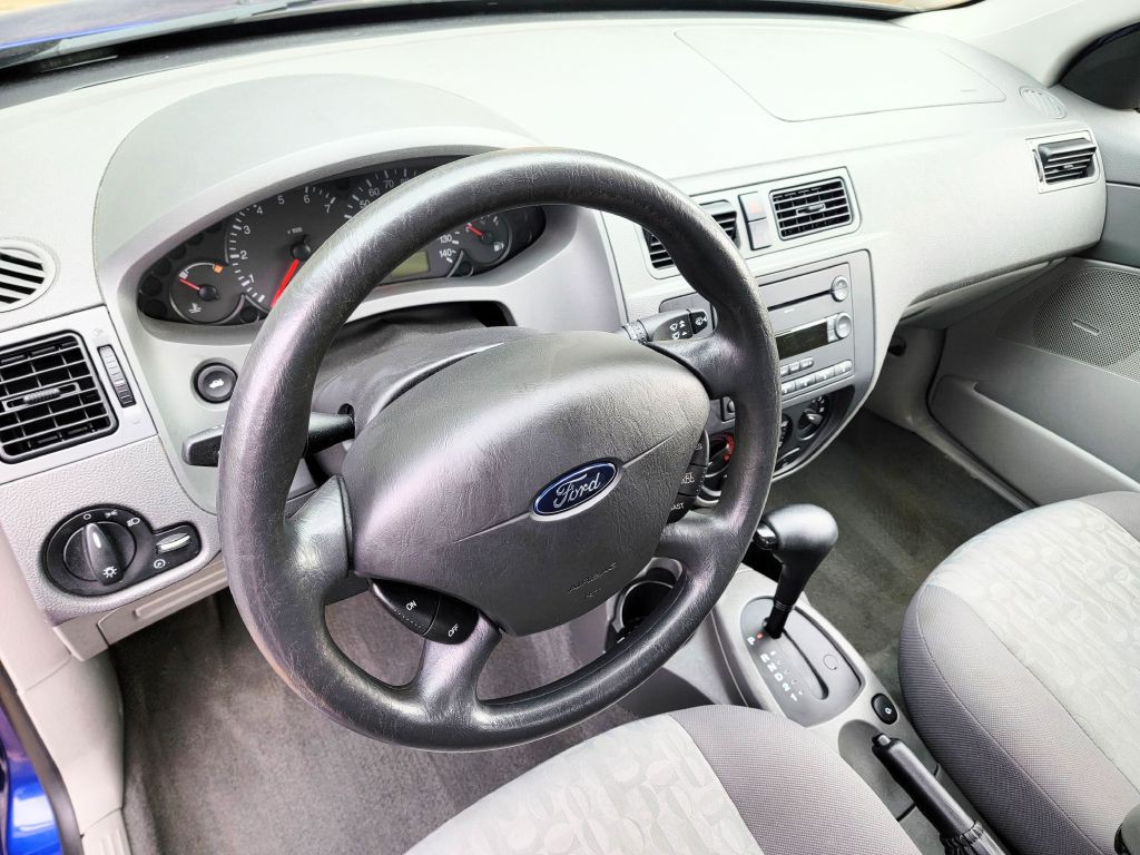 2005 Ford Focus Image 7