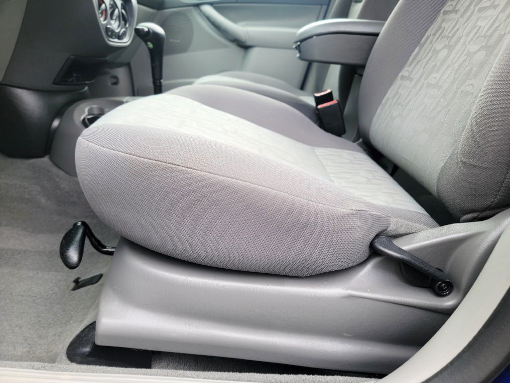 2005 Ford Focus Image 9