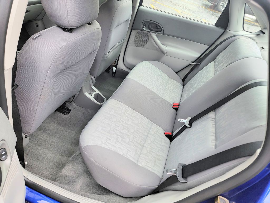 2005 Ford Focus Image 10