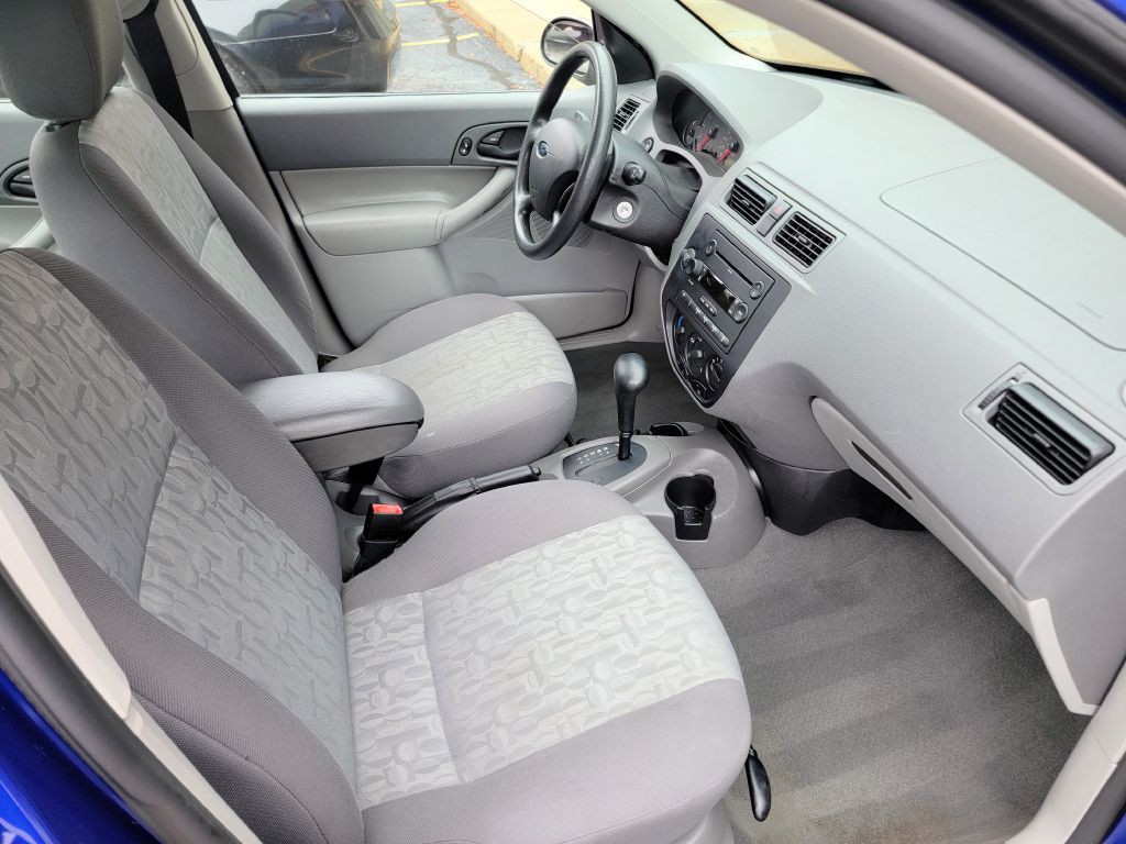2005 Ford Focus Image 17