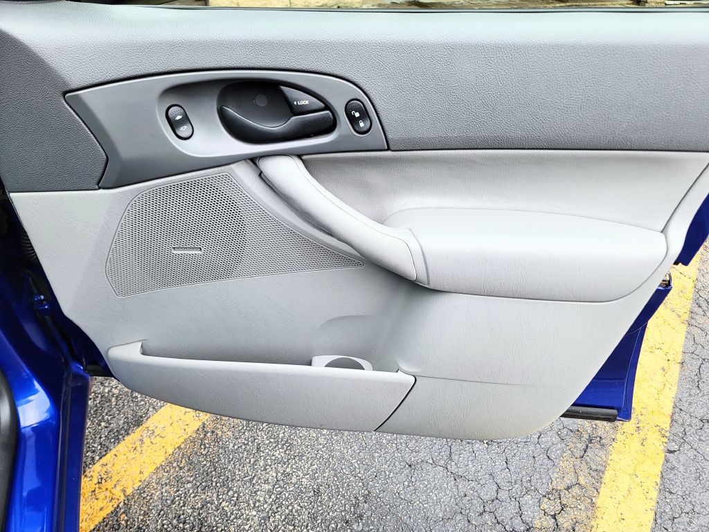 2005 Ford Focus Image 19