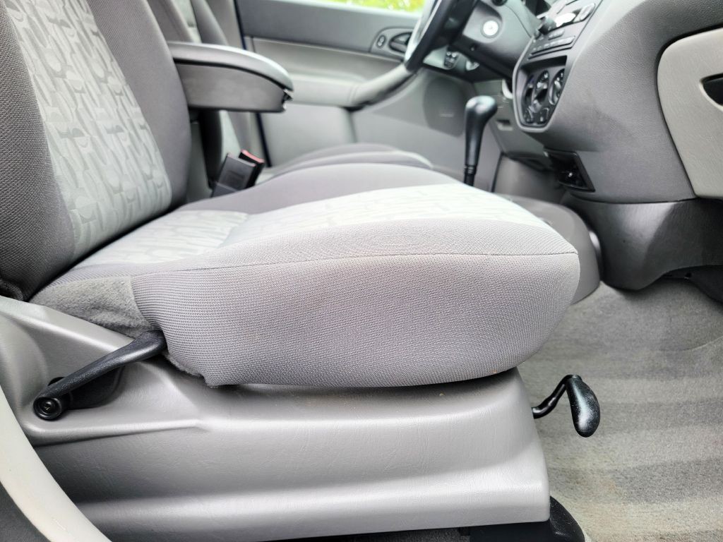 2005 Ford Focus Image 20