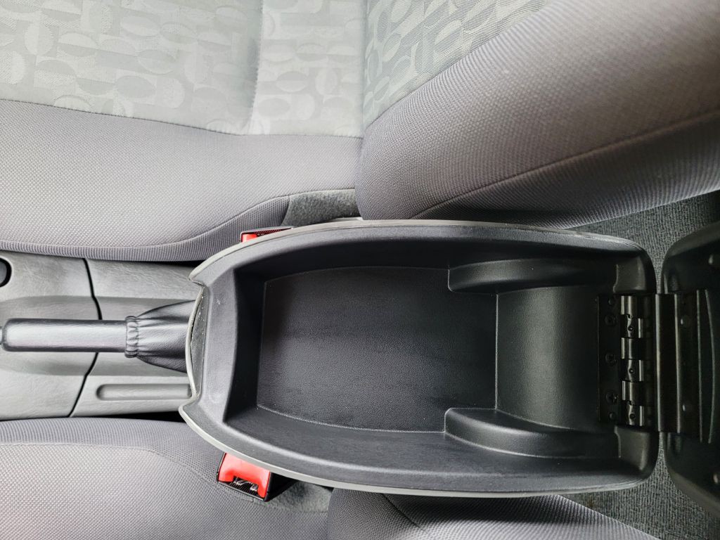 2005 Ford Focus Image 23