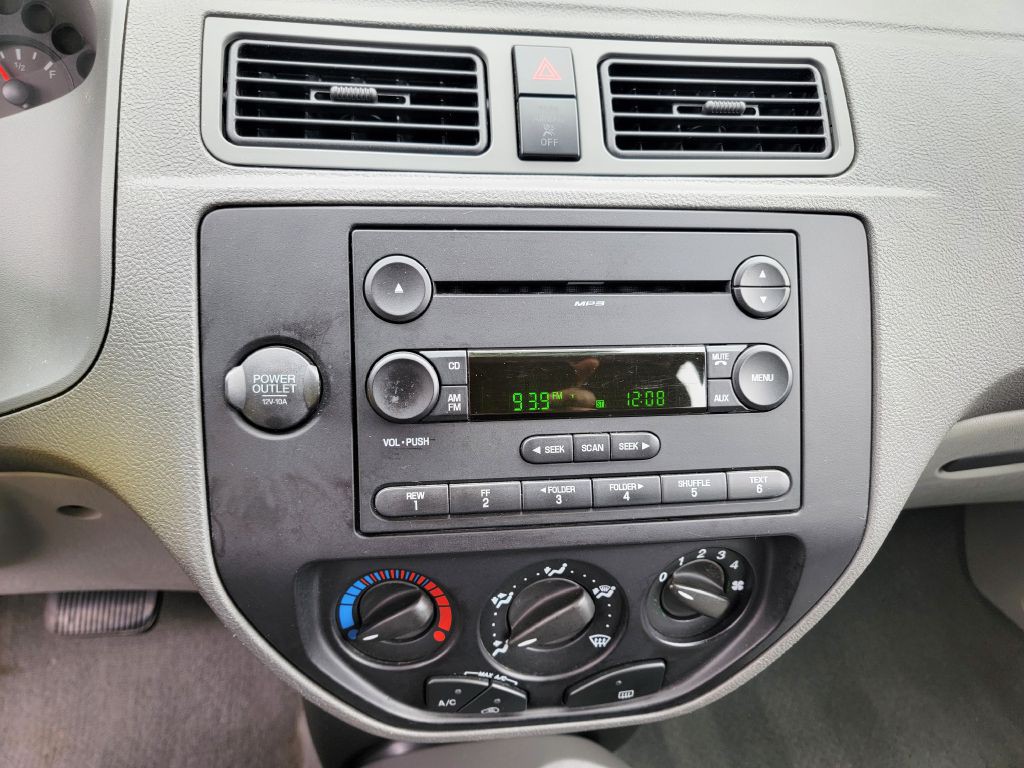 2005 Ford Focus Image 24