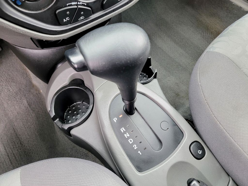 2005 Ford Focus Image 25