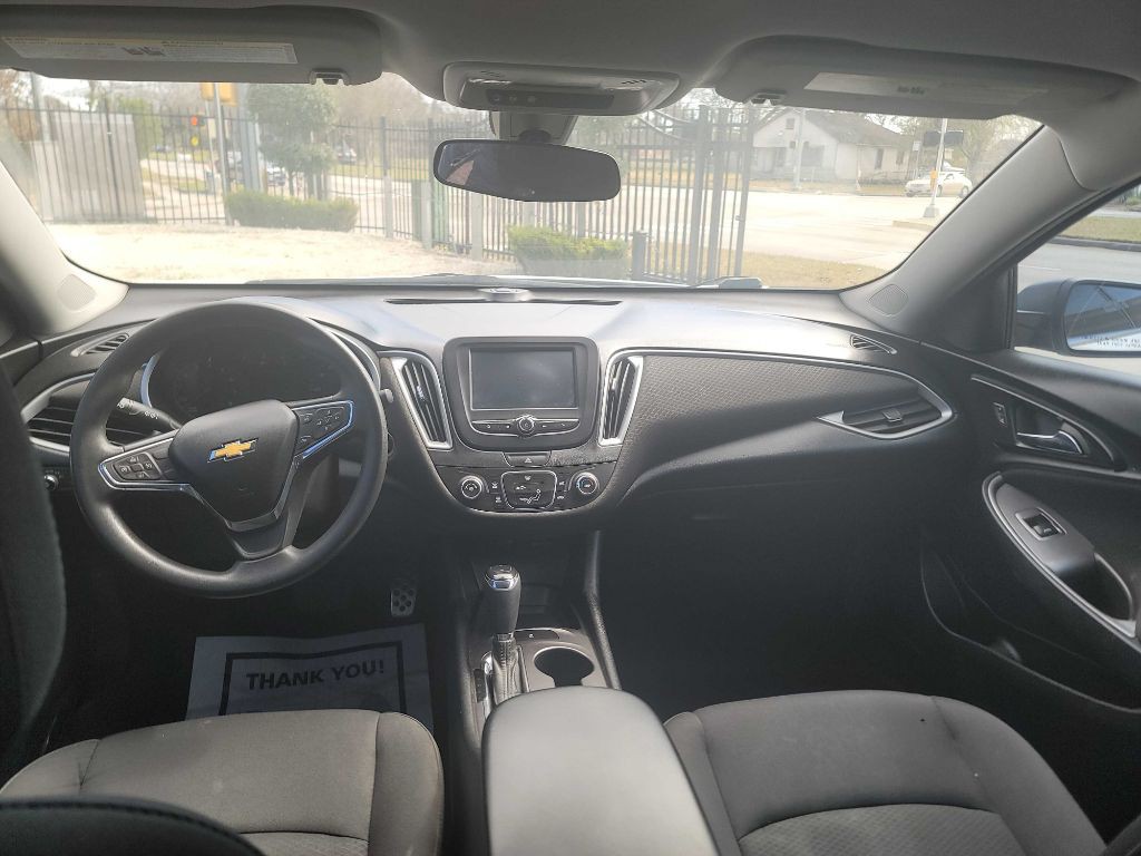 2016 Chevrolet Malibu Image 3