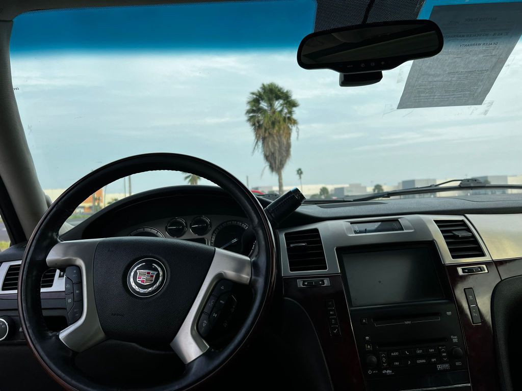 2009 Cadillac Escalade Image 6