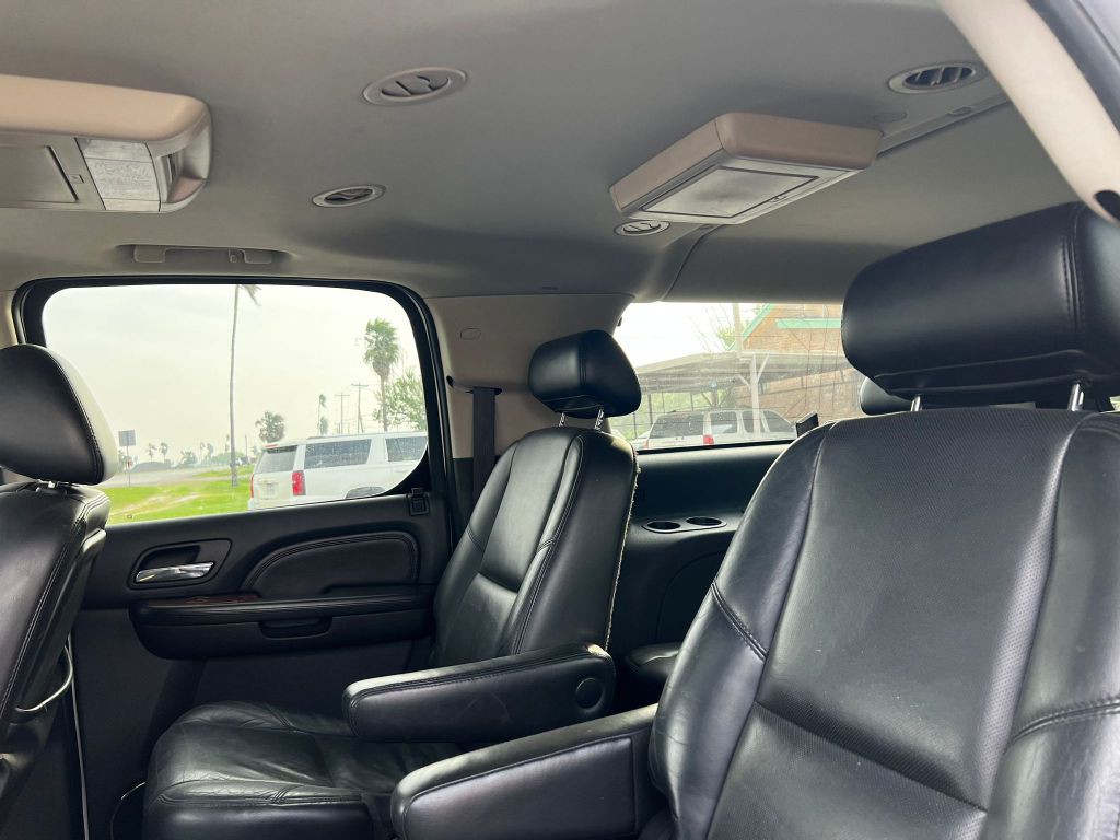 2009 Cadillac Escalade Image 8