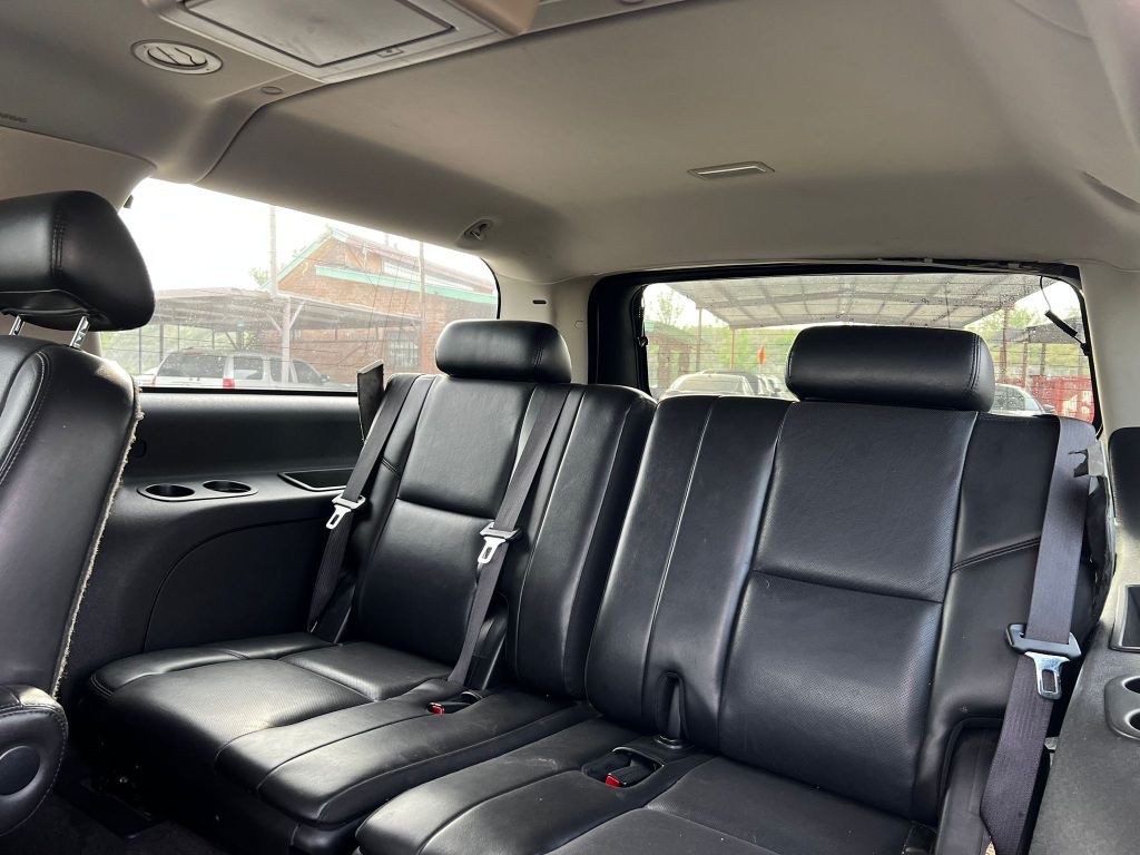 2009 Cadillac Escalade Image 9