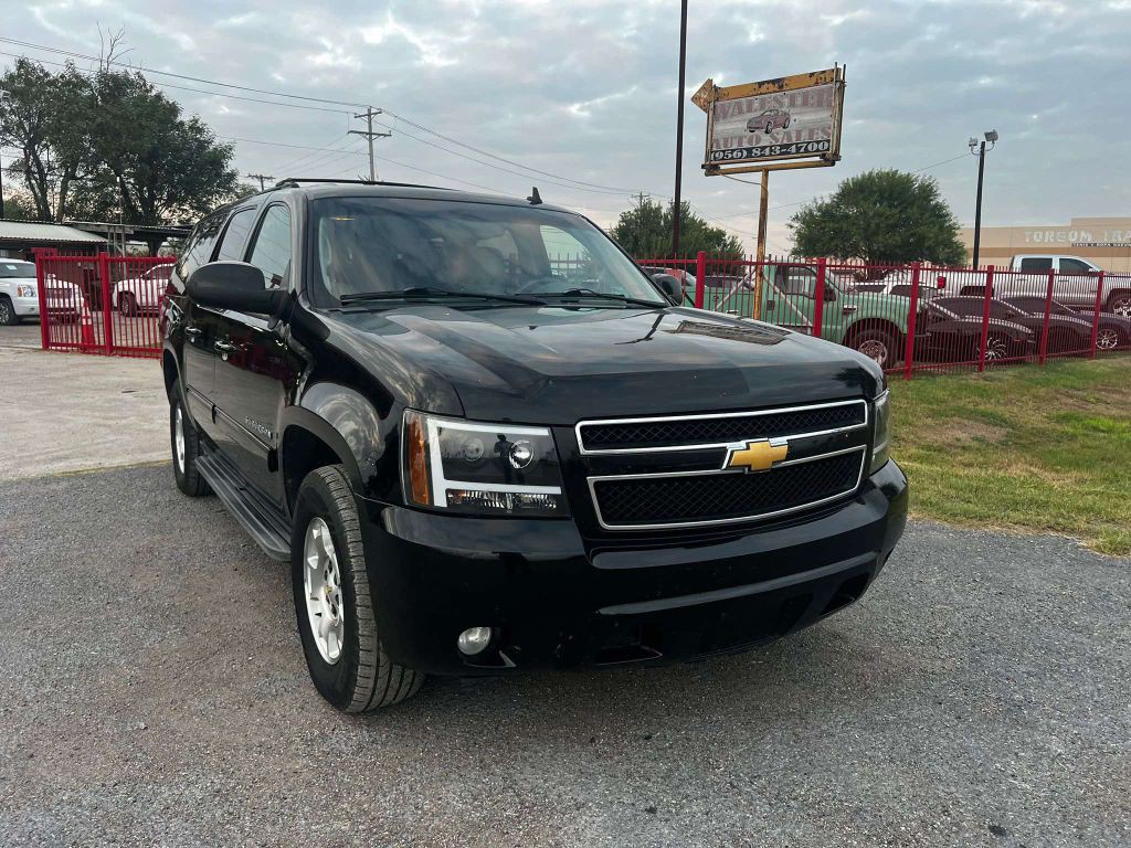 2012 Chevrolet Suburban Image 2