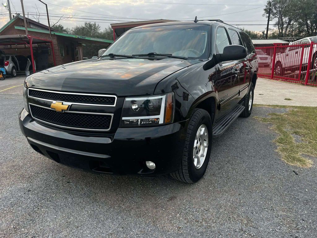 2012 Chevrolet Suburban Image 3
