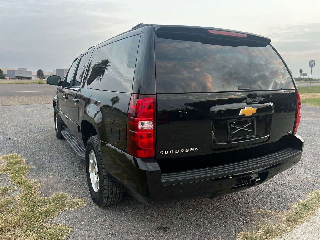 2012 Chevrolet Suburban Image 4