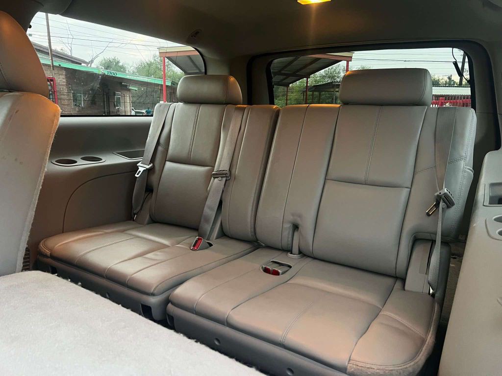 2012 Chevrolet Suburban Image 9