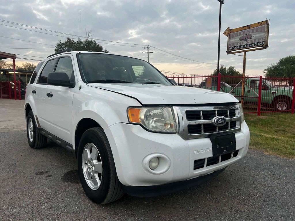 2010 Ford Escape Image 2