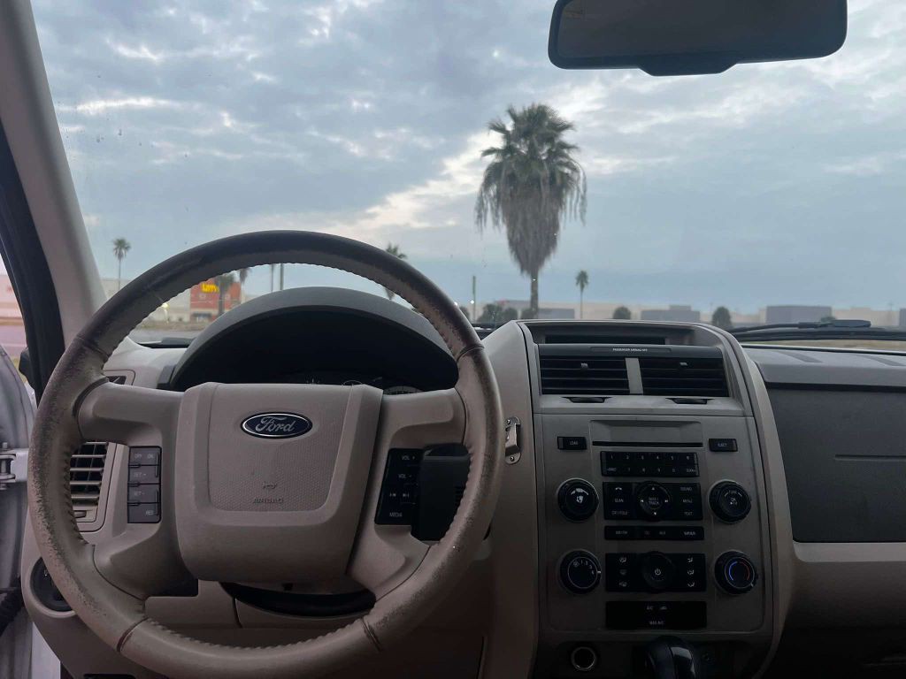 2010 Ford Escape Image 6