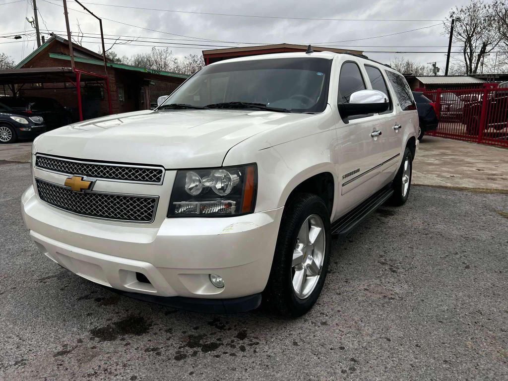 2012 Chevrolet Suburban Image 3