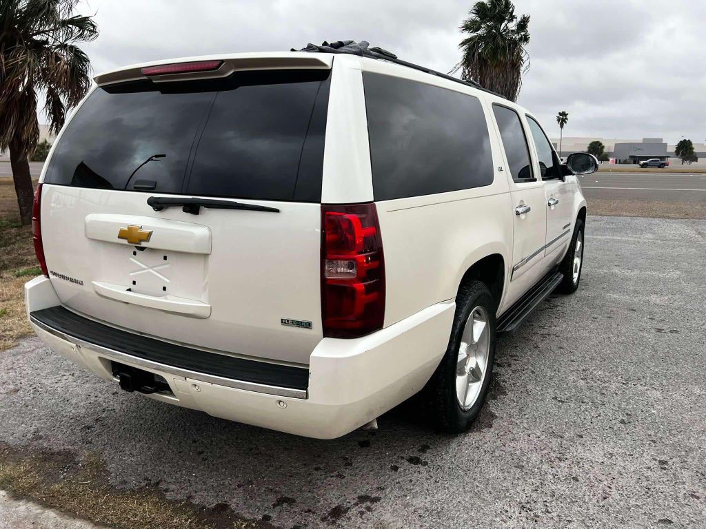 2012 Chevrolet Suburban Image 4