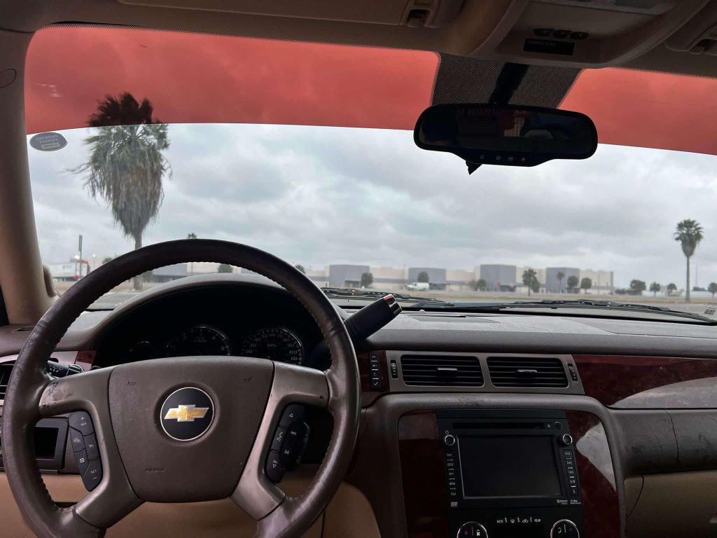 2012 Chevrolet Suburban Image 6