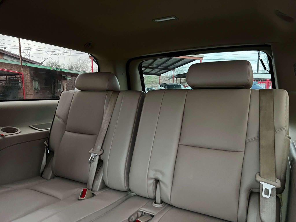 2012 Chevrolet Suburban Image 9