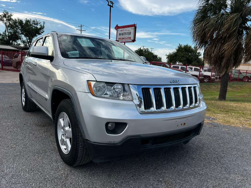2011 Jeep Grand Cherokee Image 2