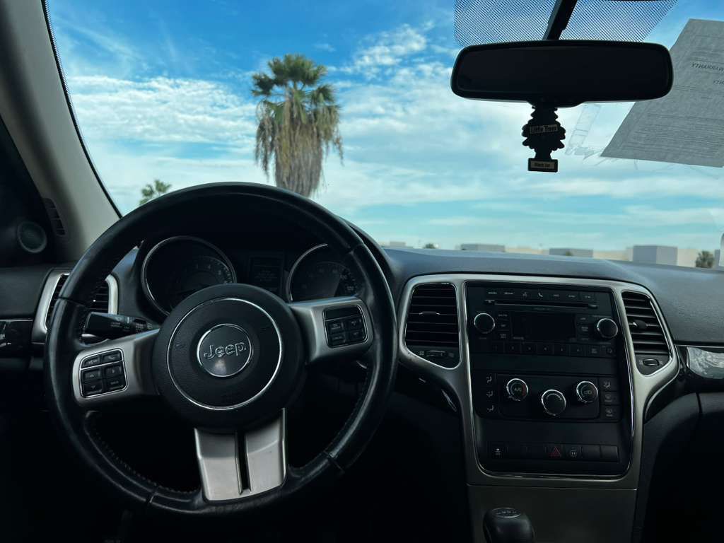 2011 Jeep Grand Cherokee Image 6