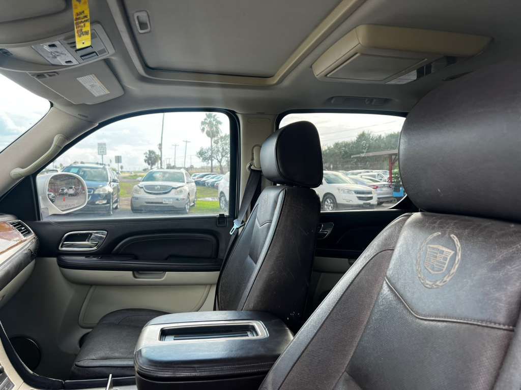 2009 Cadillac Escalade Image 6